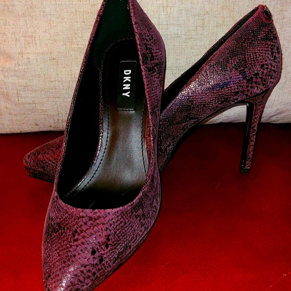 DKNY HEELS 👠😍